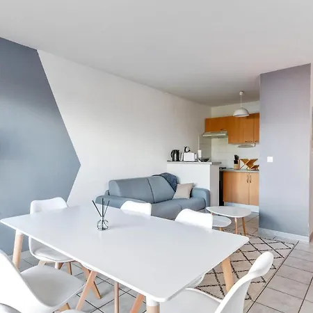 Charming Flat With Pool And Parking In Nearby Deauville - Welkeys *