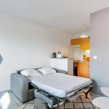 Charming Flat With Pool And Parking In Nearby Deauville - Welkeys Apartman Touques