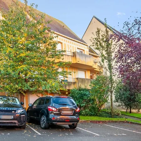 Charming Flat With Pool And Parking In Nearby Deauville - Welkeys Apartman *